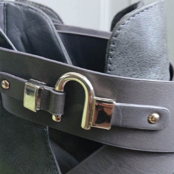 Isola Gray Ankle Booties with Chunky Heel - Picture 3 of 7